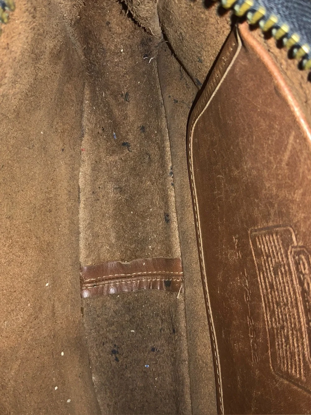 VTG late 70’S Coach Companion Bag Tan Leather 9300. Interior & exterior stains.